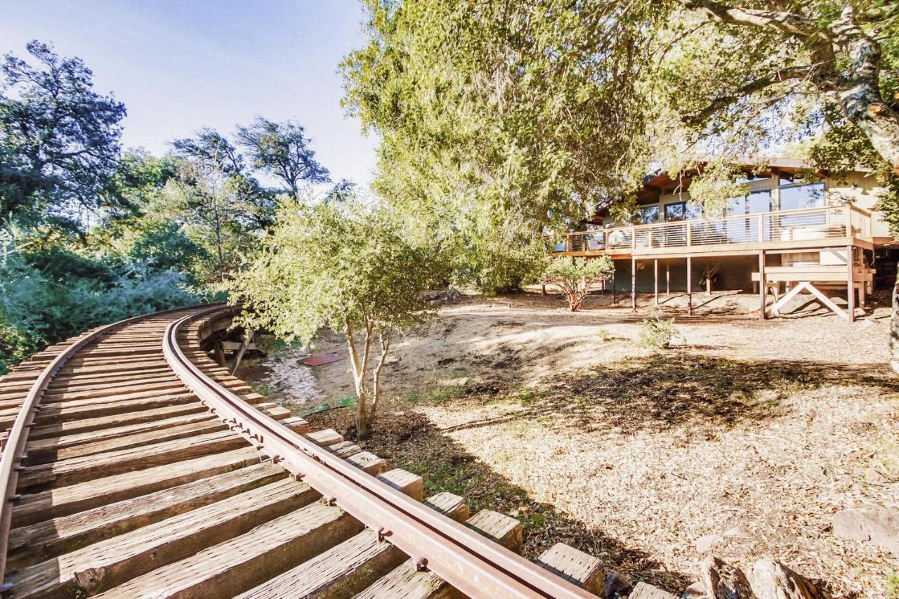 Hot Tub Disney Train Track In Julian Amazing Views Exterior photo